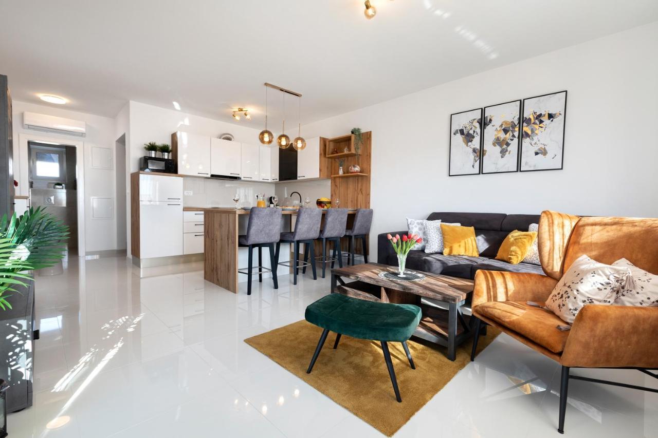 Sunny Island Apartment Trogir Eksteriør bilde