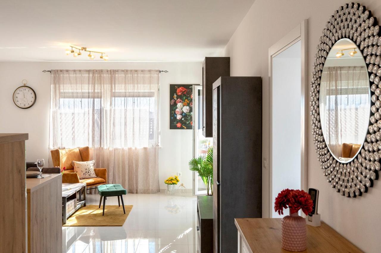 Sunny Island Apartment Trogir Eksteriør bilde
